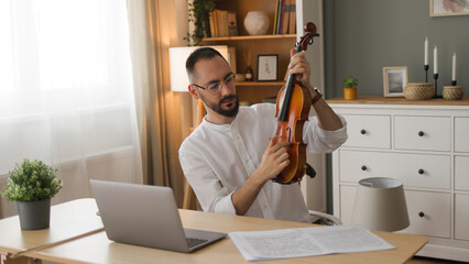 Online violin lessons with male music teacher