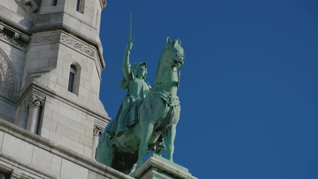 caballo de bronce de la iglesia del sagrado corazon en par&iacute;s