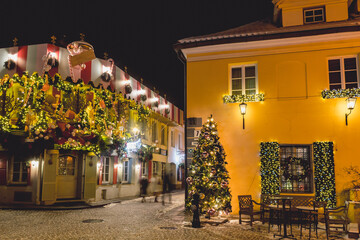 Beautiful cozy Christmas decorations and lights in the old town of Vilnius, capital of Lithuania, Europe, by night - obrazy, fototapety, plakaty