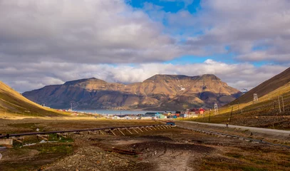 Fotobehang Longyearbyen town © Sunil Singh