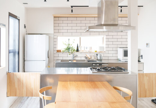 無人のダイニングキッチン