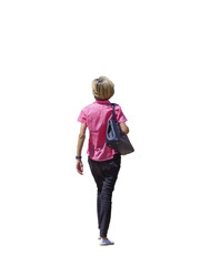 Femme adulte vue de dos, marchant en été, portant un chemisier rose, un pantalon noir, des chaussures blanches et un sac bleu