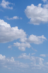 夏の青空と白い雲