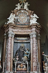 Fototapeta na wymiar Interni della Chiesa di San Francesco a Ripa a Roma Trastevere