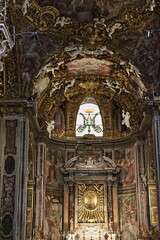 Fototapeta na wymiar Interni della Chiesa di Santa Maria dell'Orto a Roma Trastevere