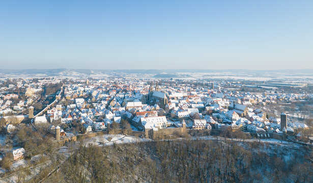Winterliche Luftaufnahme von Rothenburg ob der Tauber, Bayern