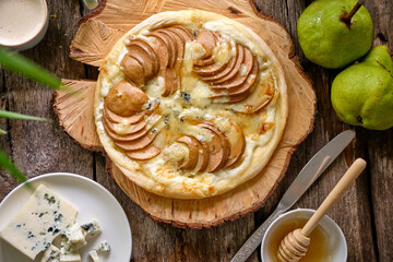 Flatbread Pizza with pear Gorgonzola and honey