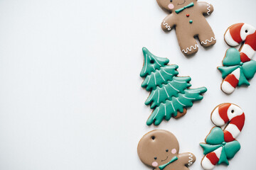 Christmas gingerbread on the white background - obrazy, fototapety, plakaty