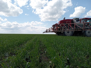 Obraz premium Special tractor for the treatment of crops from weeds and pests.