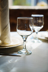 Table setting before the banquet. 