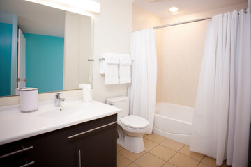 Fototapeta na wymiar Simple bathroom in a three star hotel
