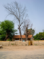 Ancienne maison coloniale dans la vieille ville d eSaint Louis du Sénégal en Afrique occidentale