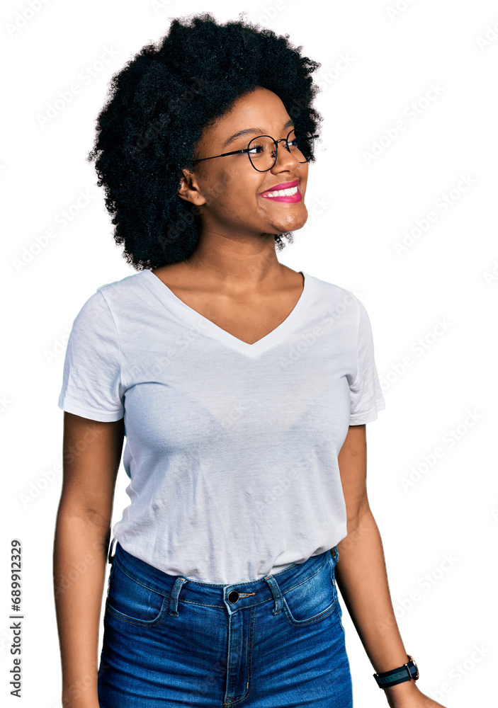 Poster Young african american woman wearing casual white t shirt looking away to side with smile on face, natural expression. laughing confident.