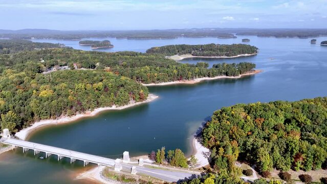 aerial push in to lake lanier georgia captured in 5k