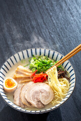 豚骨ラーメン　人気の和食