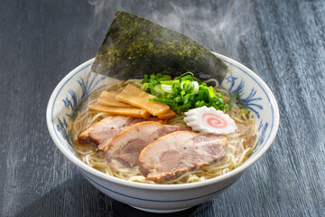 醤油ラーメン　人気の和食