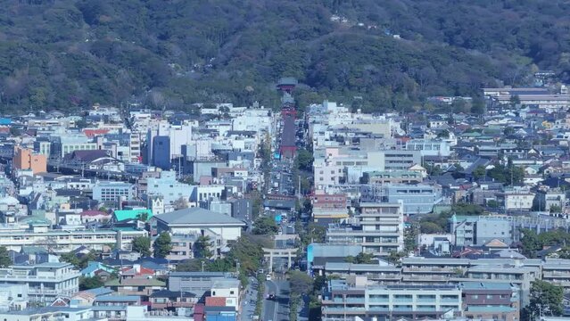 鎌倉の街並みと参道と鉄道５　ドローン　空撮