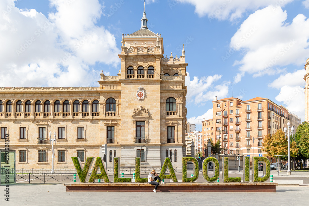 Wall mural valladolid, spain - october 13, 2023: views of the different buildings surrounding the plaza de zori