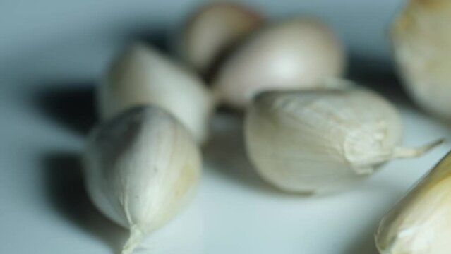 Turning around is a fast manner as one clove is rocking from end to end, Garlic,Allium sativum
