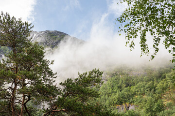 Obraz na płótnie Canvas Hiking path to the waterfalls in Kinsarvik, norway