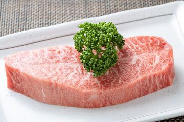 牛肉(ステーキ用ミスジ)。
