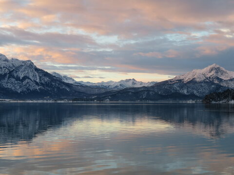 Sonnenaufgang am Winterlichen Forggensee im Allgäu © C.Razy