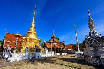 Obraz premium Wat Pong Sanuk Nua Thai Temple Nakhon Lampang Thailand