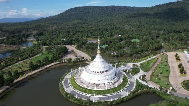 Wat Saeng Tham Wang Khao Khiao or Phra Maha Chedi Si Saeng Tham in Nakhon Ratchasima, Thailand