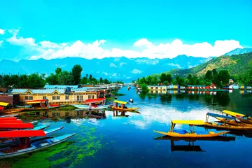 Schilderijen op glas  Dal Lake and the beautiful mountain range in the background, in the summer Boat Trip, of city Srinagar Kashmir India. © Vatanika