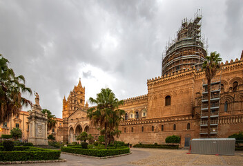Fototapeta premium Cityscape image of the famous Palermo Cathedral in Palermo, Italy