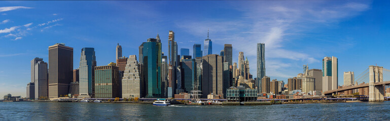 Panorama view of New York City featuring city skyline Manhattan midtown business district office buildings near Brooklyn Bridge - obrazy, fototapety, plakaty