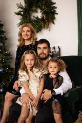 Obraz premium father, mother and girls sisters on Christmas decorated home