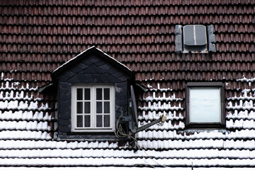 Schnee auf dem Dach