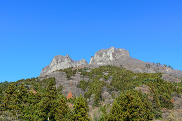 Fototapeta na wymiar 岩山