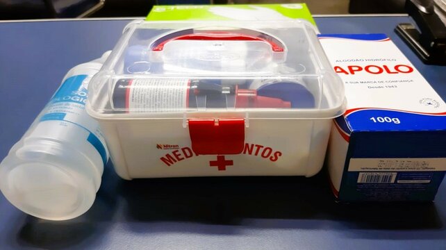 Caixa de primeiros socorros - First aid kit