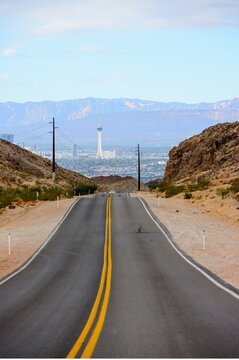 4K Image: Mountain Road to Las Vegas, Nevada