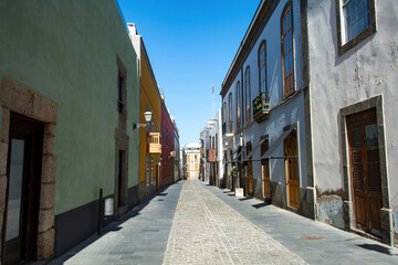 Fototapeta na wymiar Small alley in the Spanish town of Las Palmas de Gran Canaria
