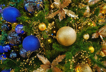 Obraz na płótnie Canvas Decorative decorations on the Christmas tree