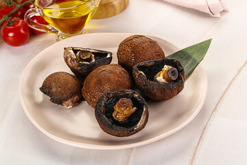 Baked brown champignons with spices