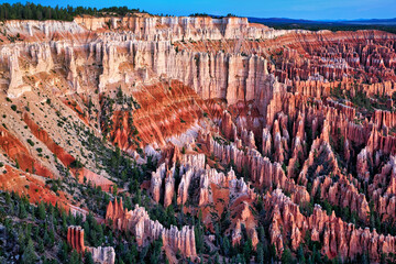 Sunrise at Bryce Point lookout in the Bryce Canyon National Park. Utah USA - obrazy, fototapety, plakaty