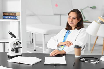 Obraz na płótnie Canvas Female doctor working at desk in clinic