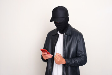 An online scammer doing account breaching using mobile phone
