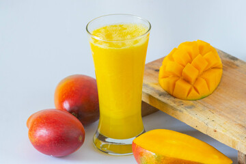 Fresh manga fruit is high in vitamins, healthy mango juice.