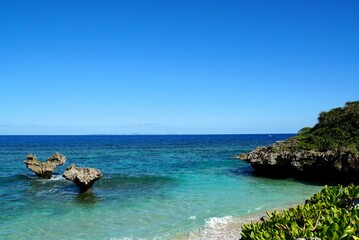 Fototapeta premium Blue Sea and Heart Rock, Kouri Island - Okinawa