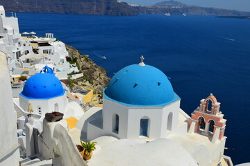 Fototapeta premium SANTORINI,GREECE-June 20 2023: Oia village, the most picturesque village on Santorini island, a famous touristic resort in the Cyclades islands, Aegean sea, Greece, Europe. This was on a hot sunny day