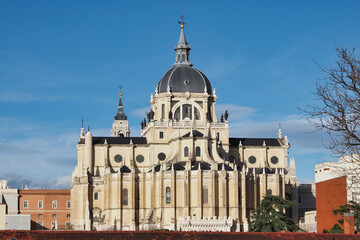Fototapeta na wymiar rear view of the Almudena cathedral in Madrid