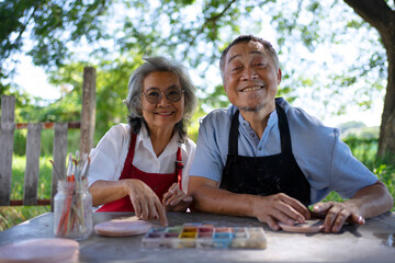 Senior couple learn how to make pottery.