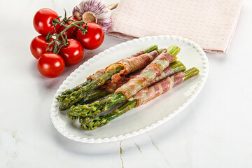 Grilled asparagus with bacon