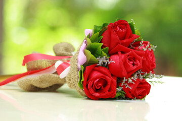 Beautiful,Bouquet,Of,Bright,Red,Flowers,,On,Table,On,Green