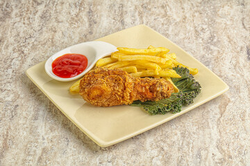 Crispy chicken leg with fry potato
